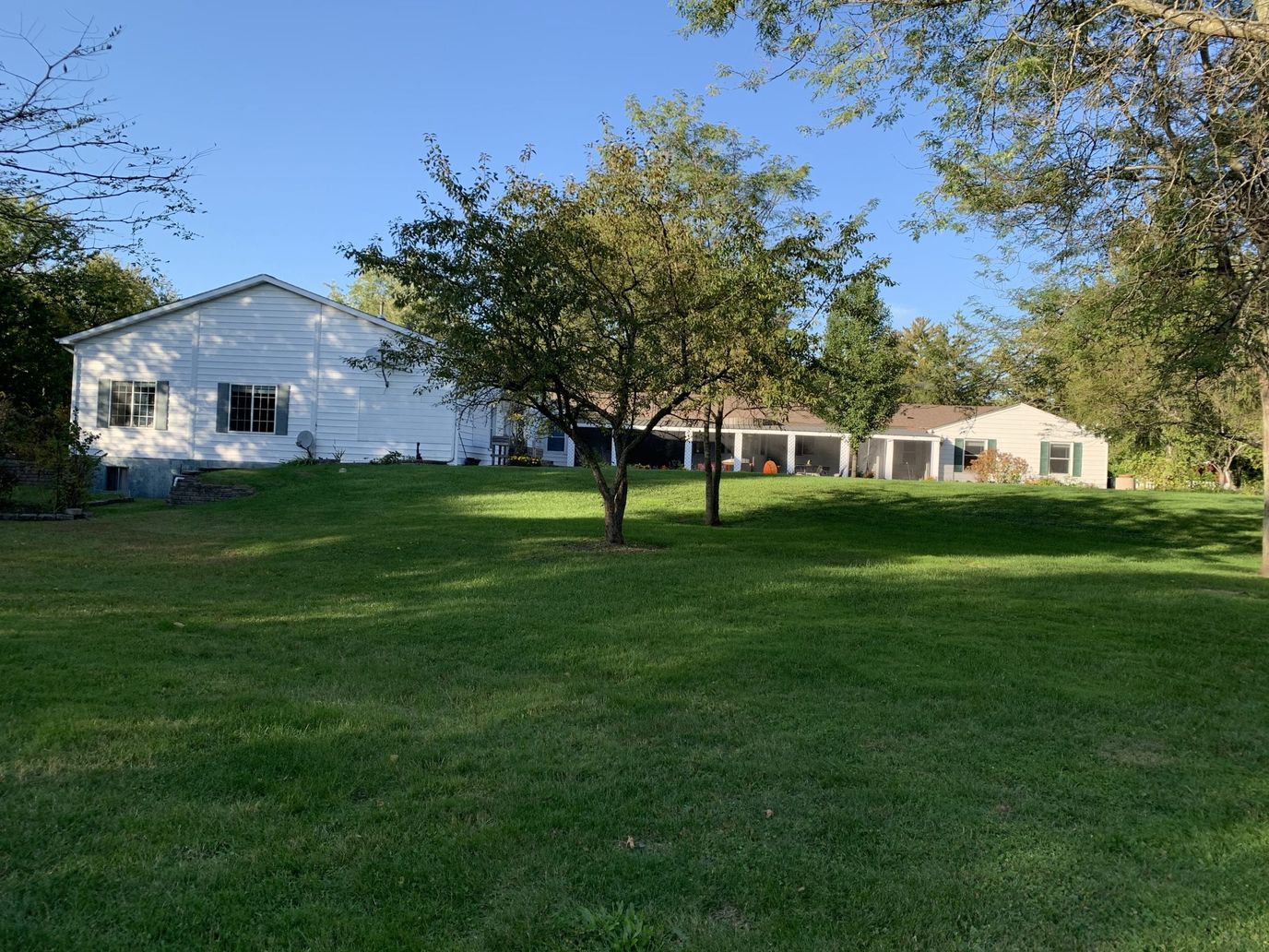 Exterior view of Heathers Senior Living Homes
