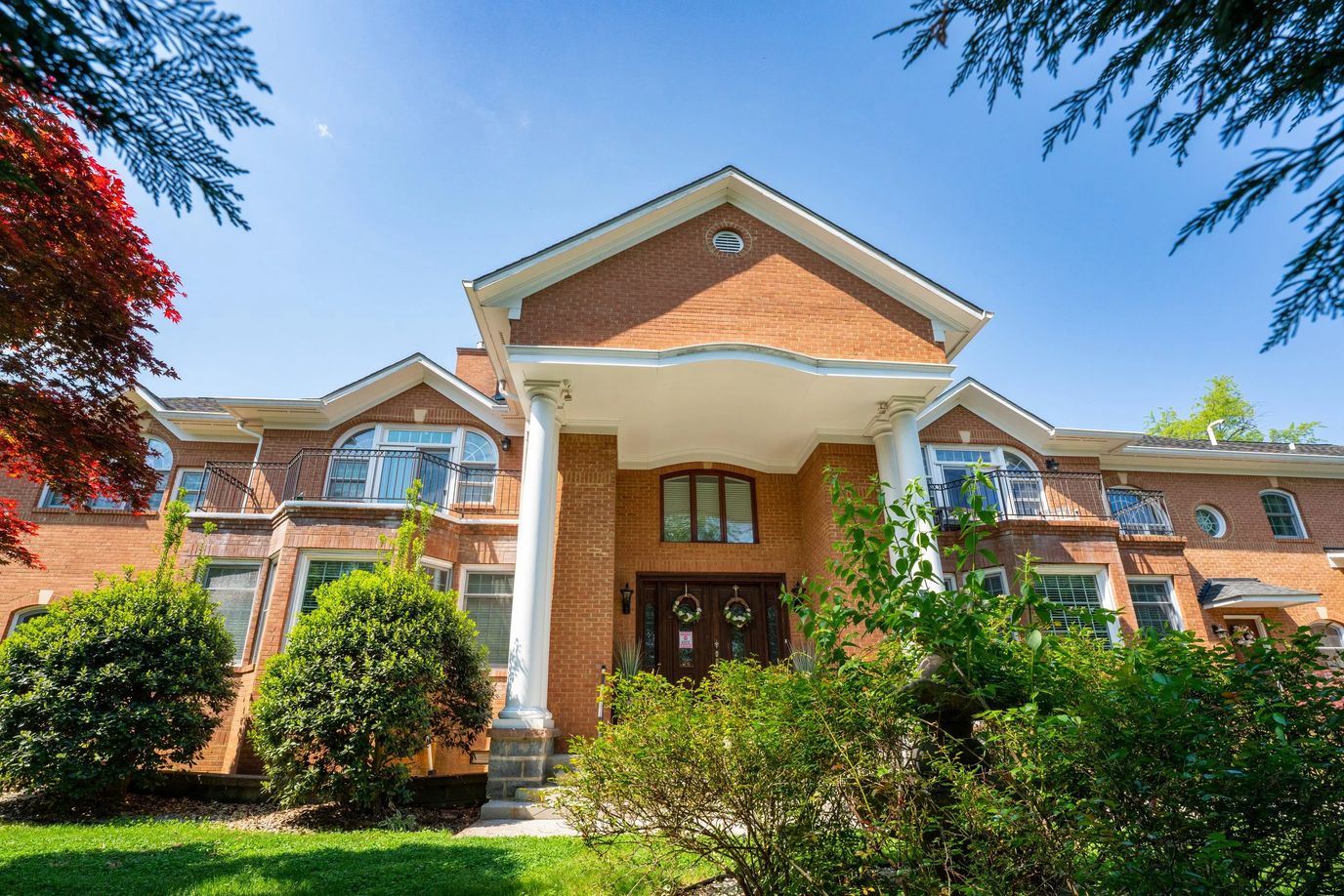 Exterior view of Vienna Manor Assisted Living facility