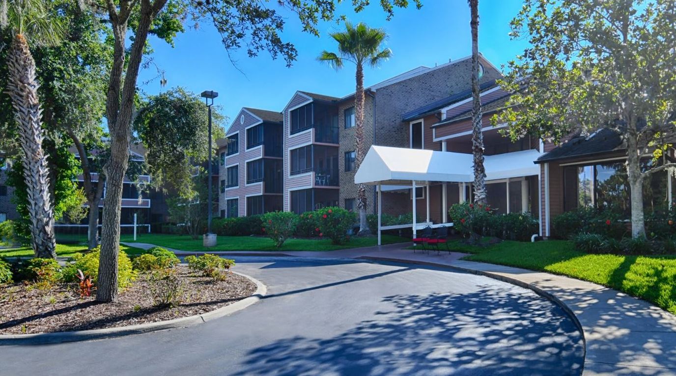 Exterior view of CountrySide Lakes with landscaping
