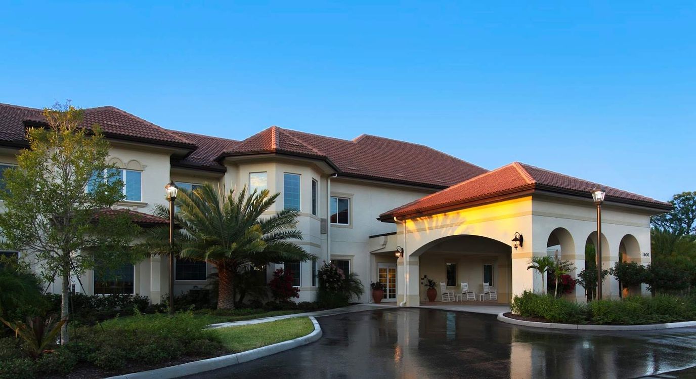 Exterior view of The Windsor of Cape Coral facility