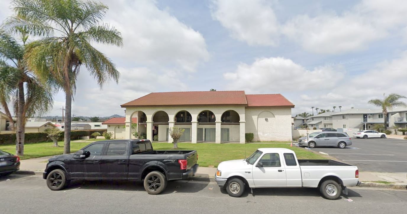 Exterior view of Casa El Cajon with vehicles parked