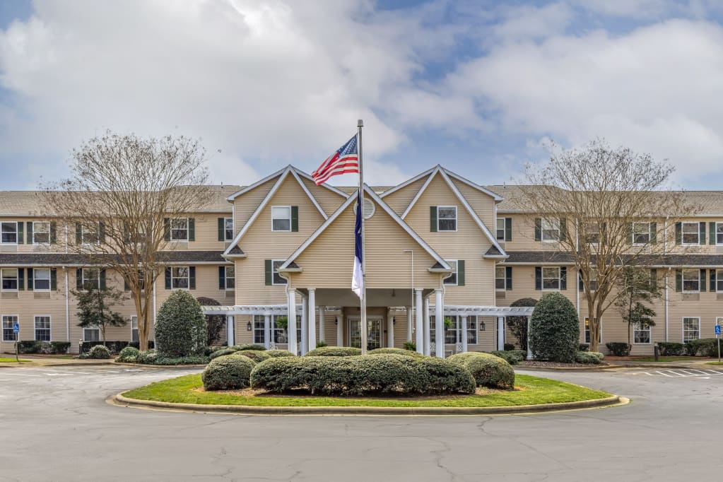 Exterior view of Lake Wylie Assisted Living building