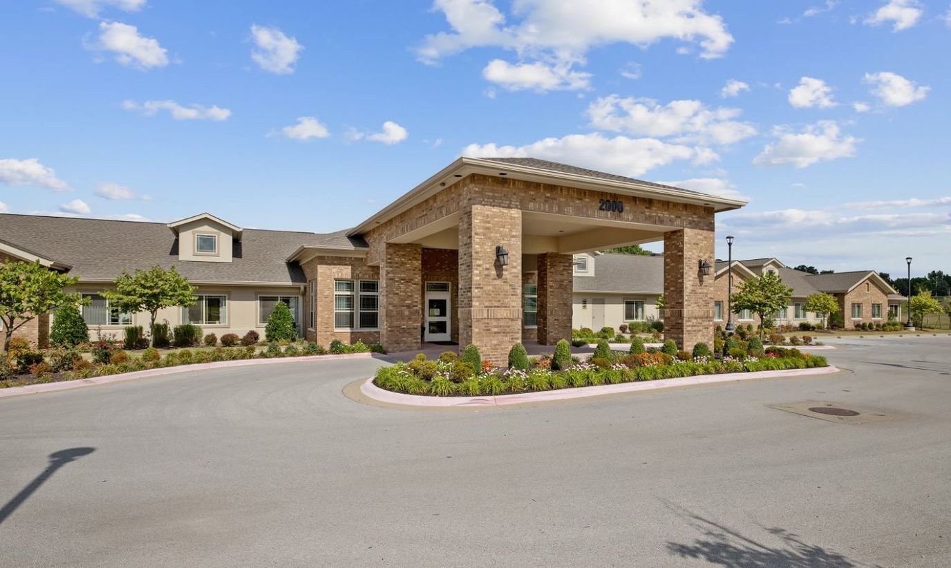 Exterior view of Magnolia Place Assisted Living entrance