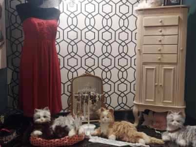 Decorative corner with mannequins and stuffed animals