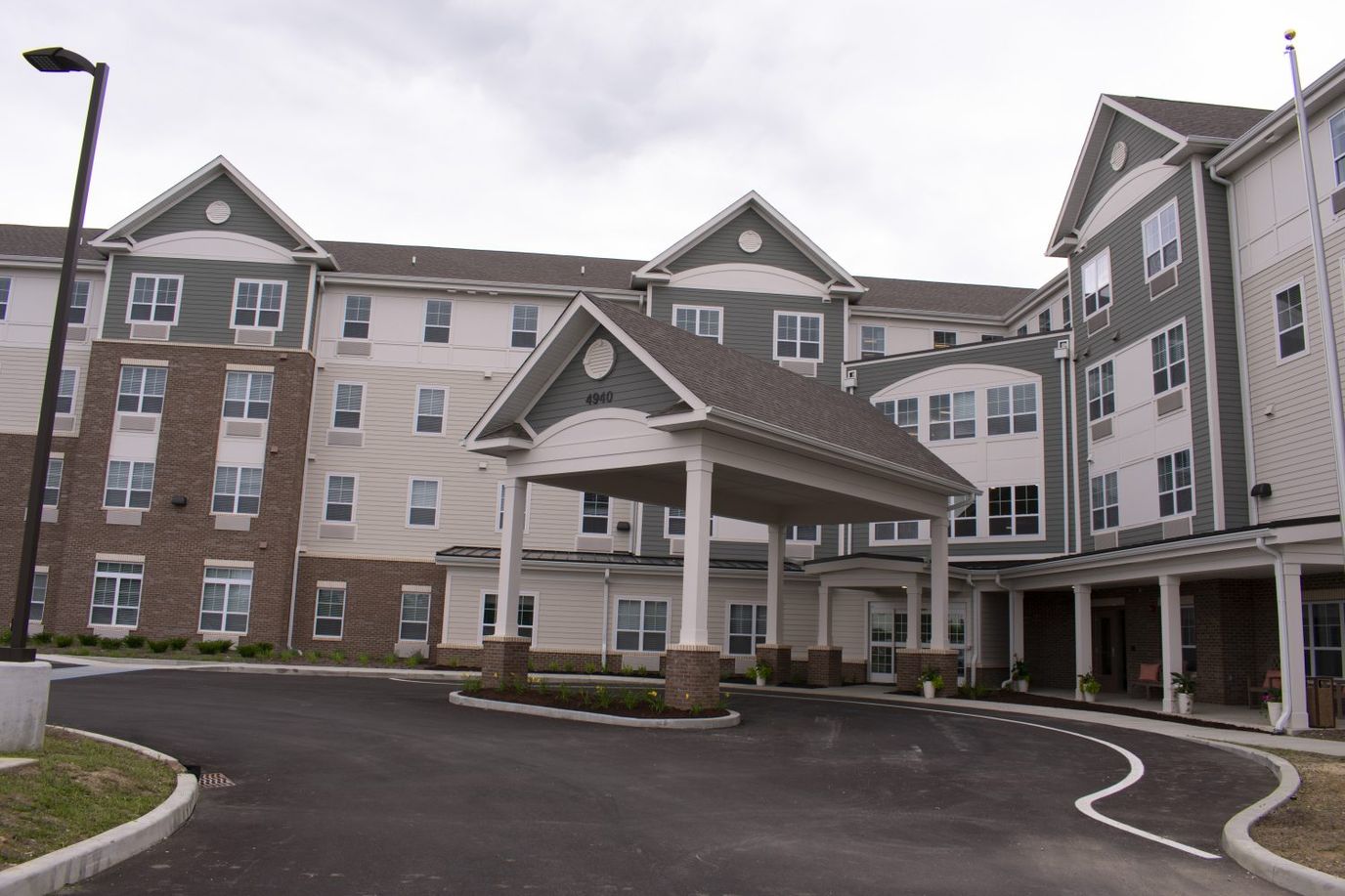 Front exterior of the Oasis at 56th assisted living facility
