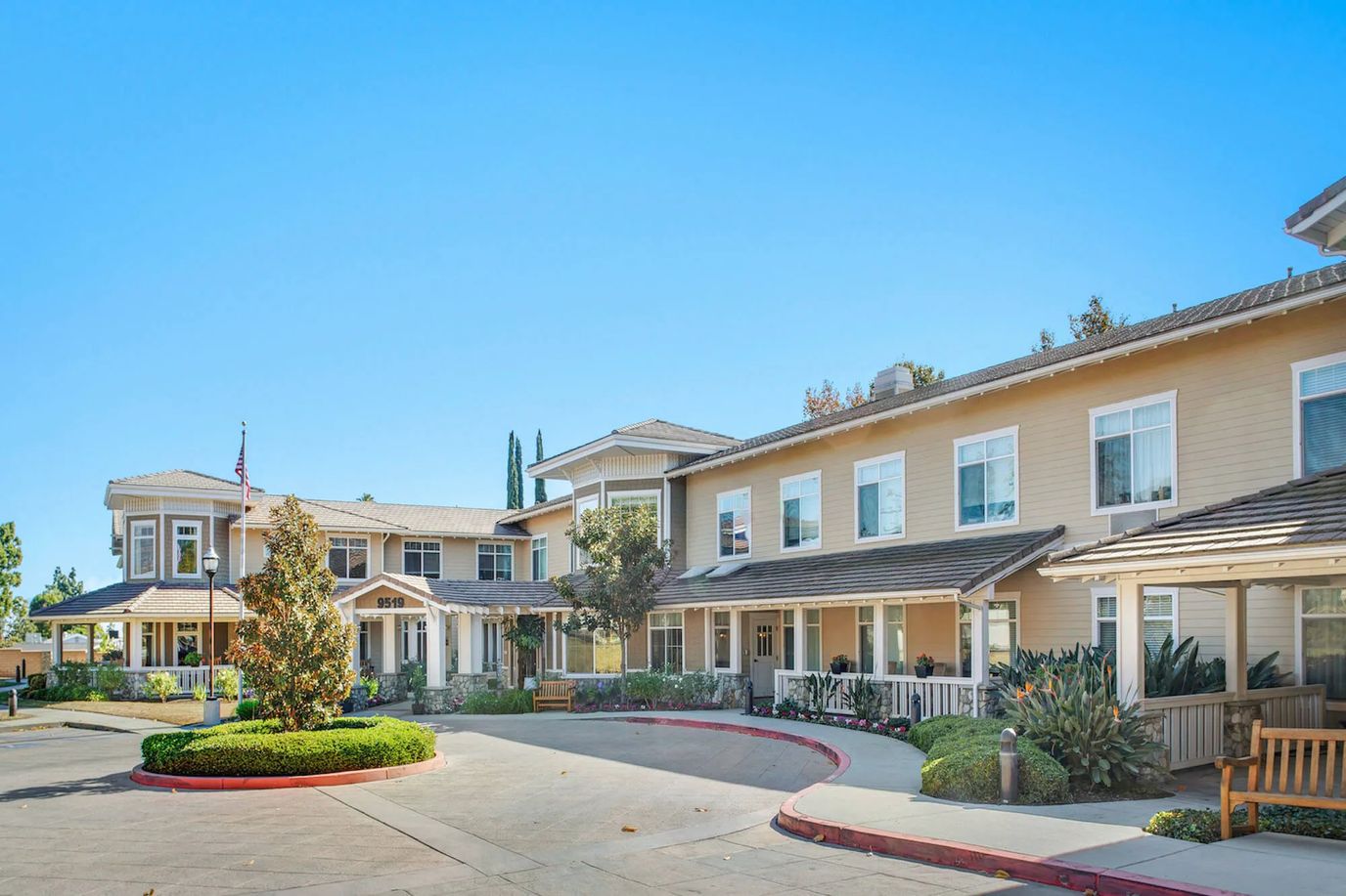 Exterior view of The Ivy at Blue Oaks