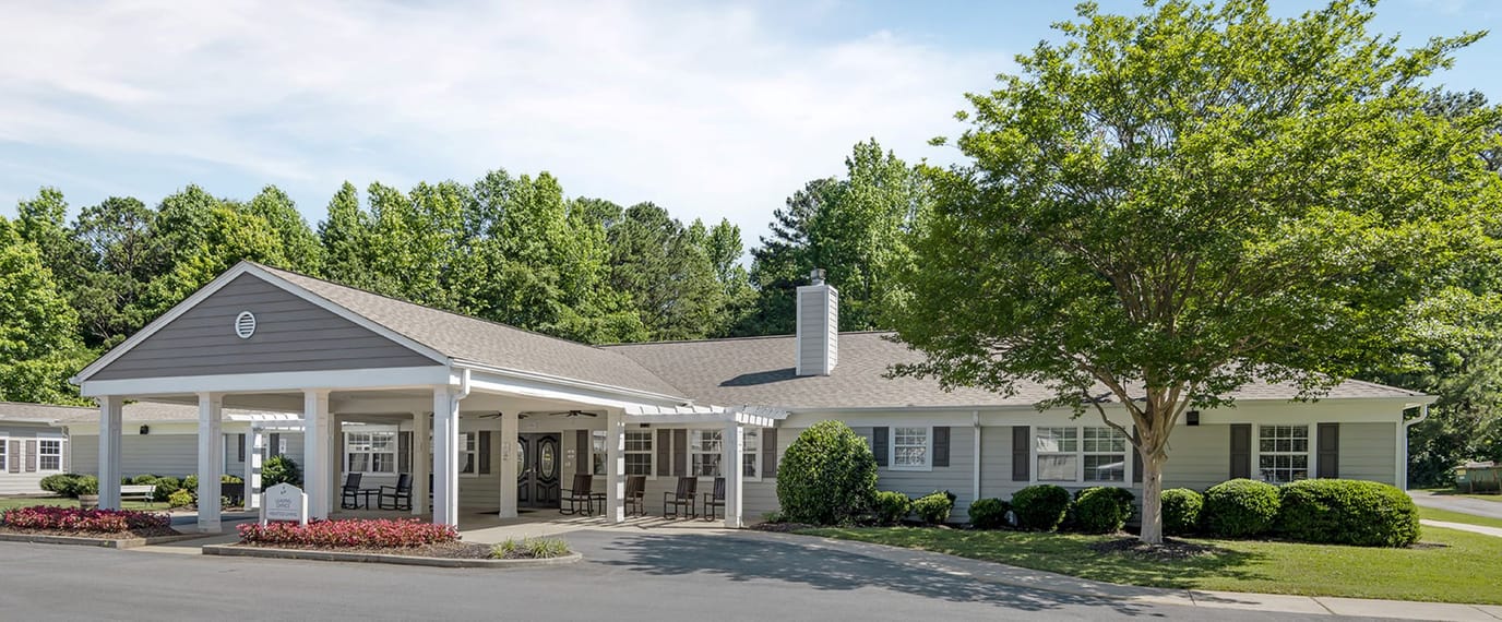 Exterior view of Brookdale Newnan building with landscaping