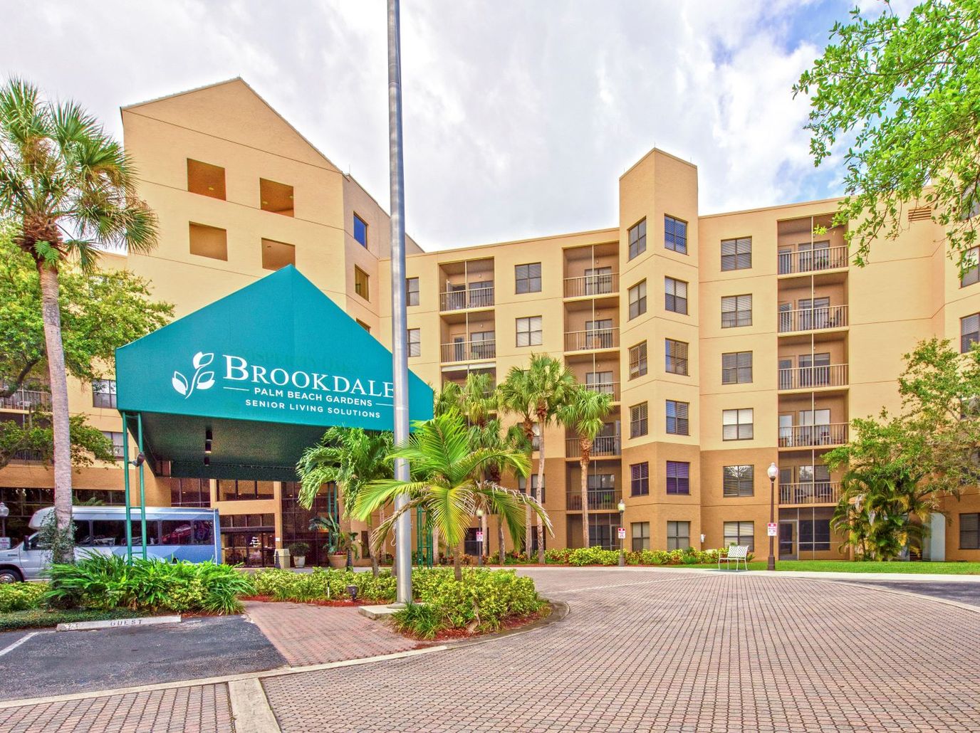 Exterior view of Brookdale Palm Beach Gardens