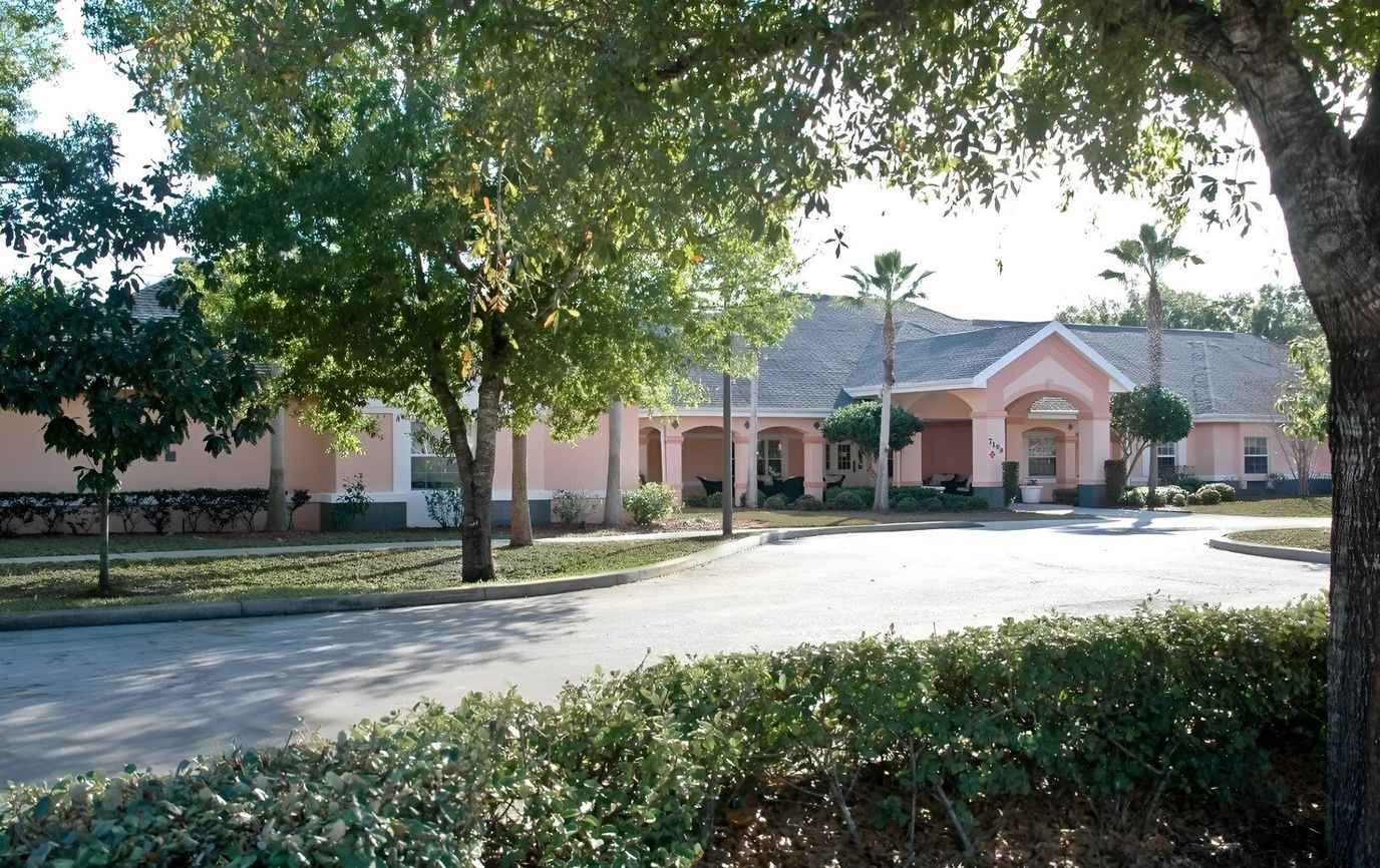 Exterior view of Brookdale West Melbourne with landscaping