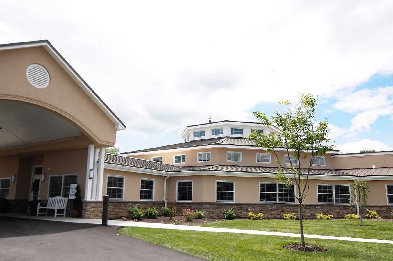 Exterior view of Country Meadows of York-West facility