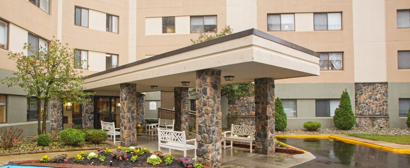 Entrance of Brookdale Echelon Lake with seating area