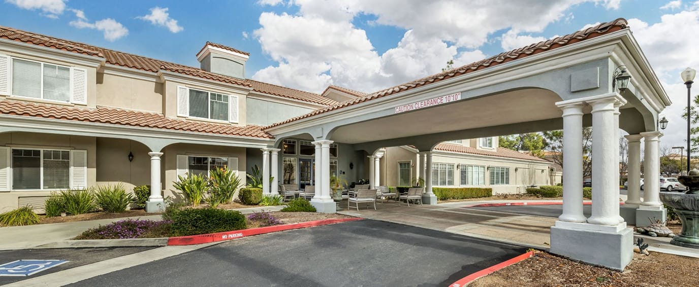 Front entrance of Brookdale Murrieta with outdoor space