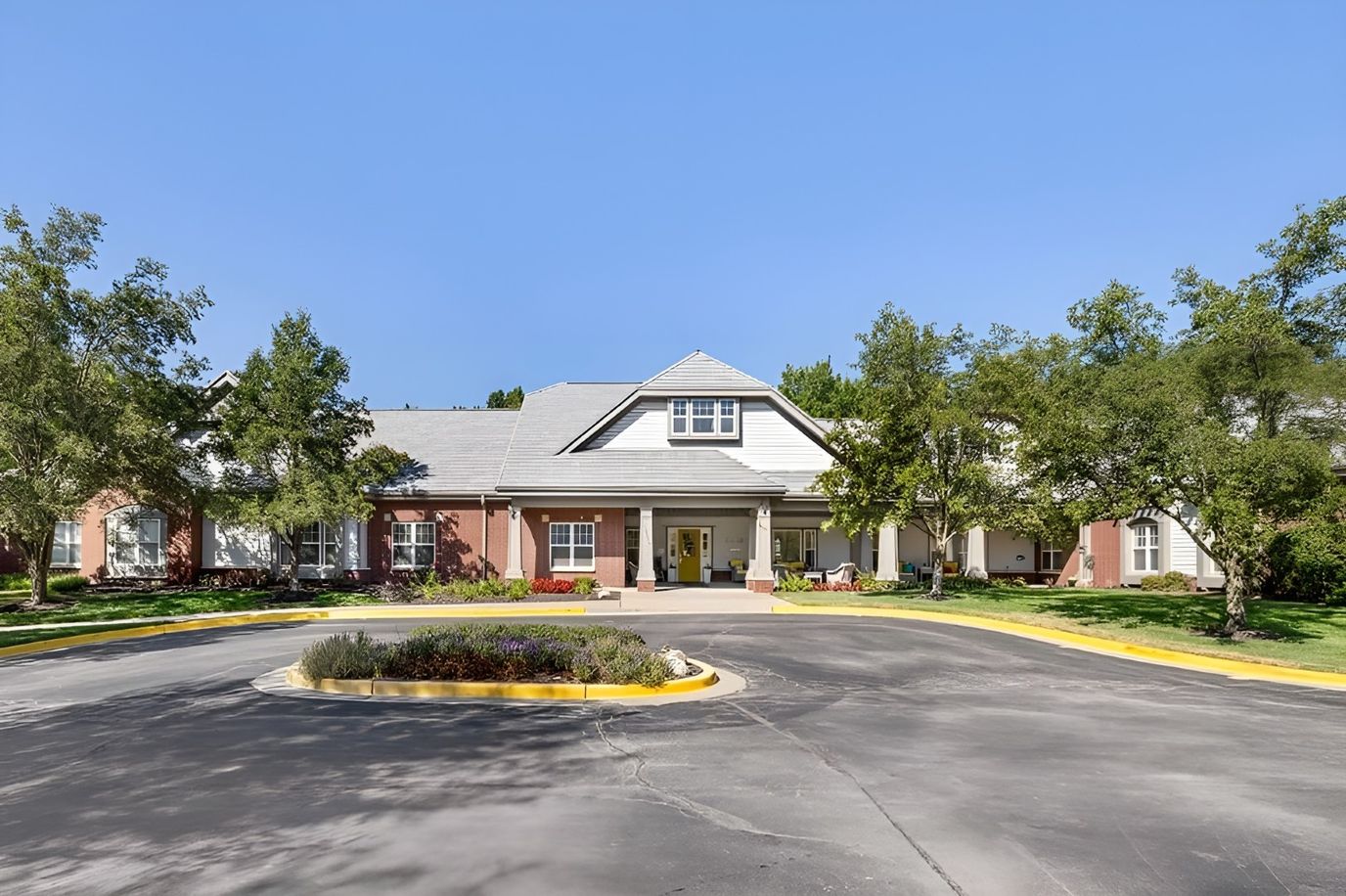 Exterior view of Brookdale Leawood State Line entrance