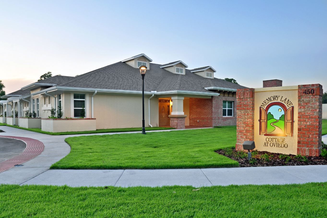 Exterior view of Memory Lane Cottage at Oviedo