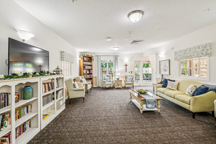 Cozy common area with comfortable seating and bookshelves