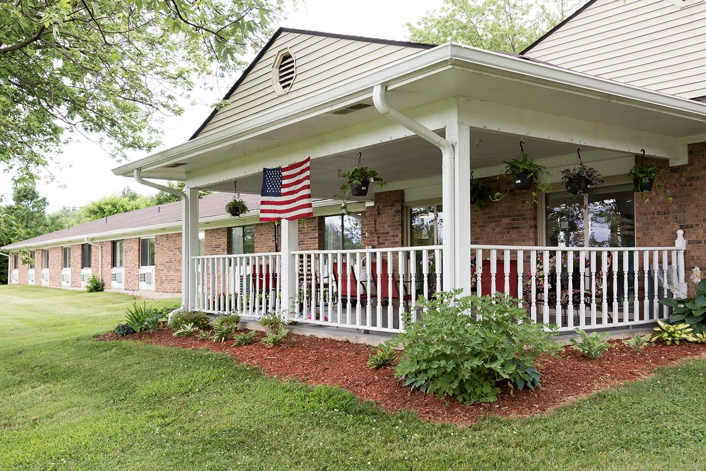 Front porch of Cedarview Rehabilitation & Nursing Care