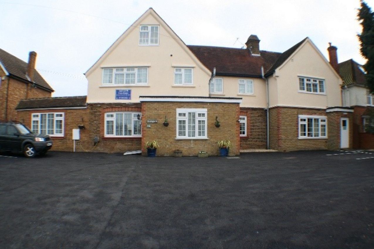 Exterior view of Applegarth Care Home