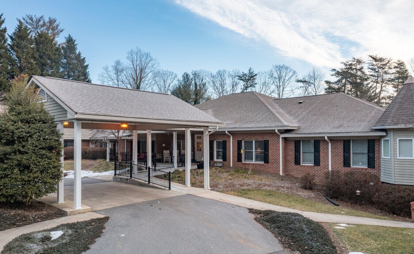 Front entrance of Brookdale Asheville Overlook