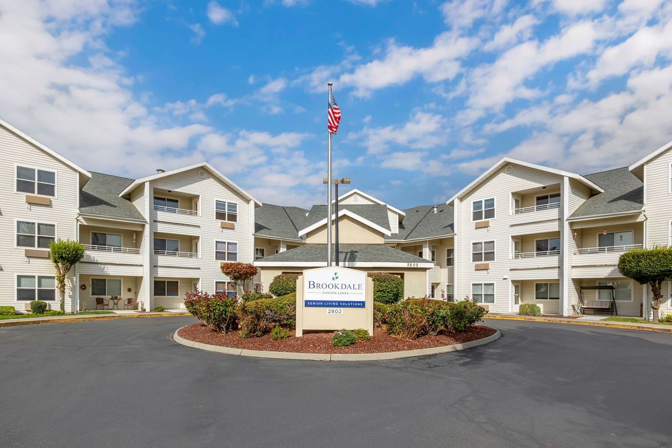 Exterior view of Brookdale Canyon Lakes facility