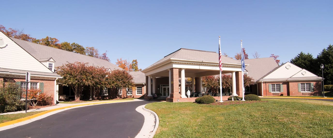 Exterior view of Brookdale Midlothian with landscaped entrance