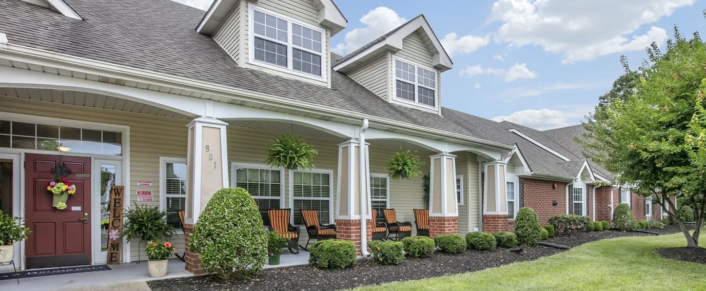 Exterior view of Brookdale Tullahoma with welcoming entrance
