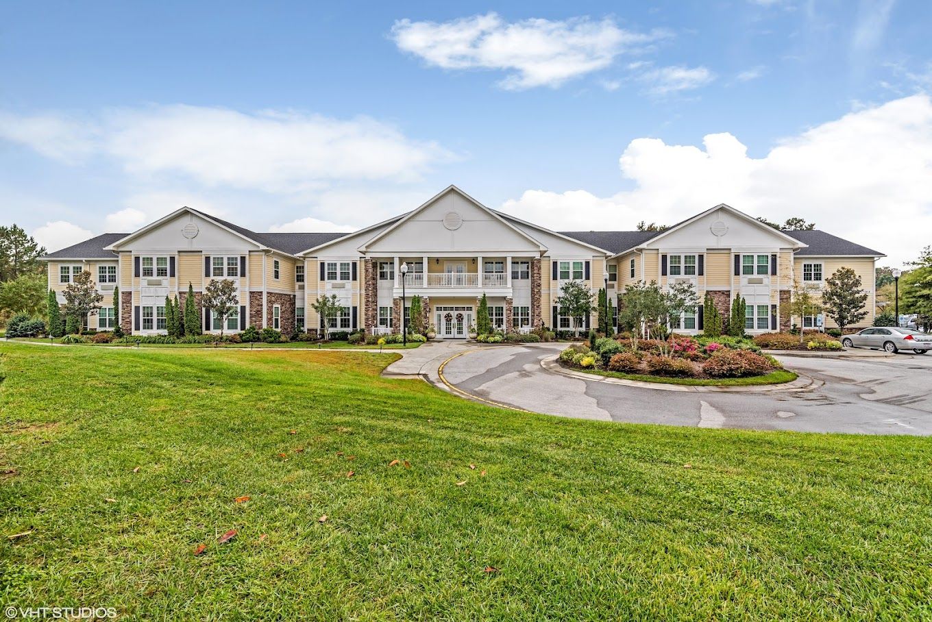 Exterior view of Cadence Huntersville facility with green landscaping