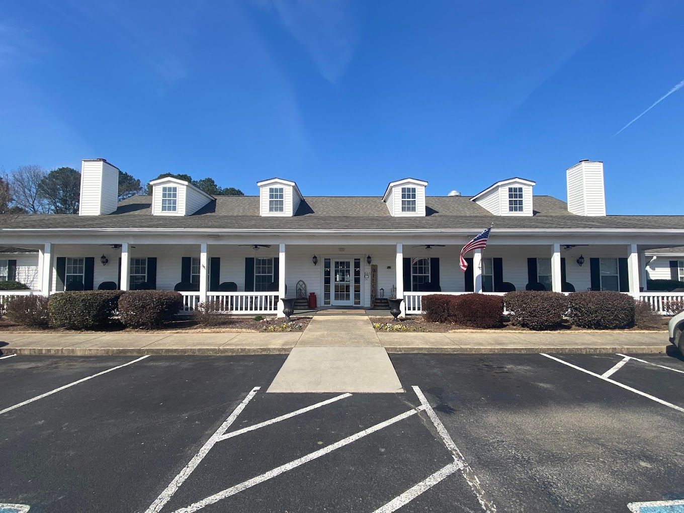 Exterior view of Morning Pointe of Calhoun facility