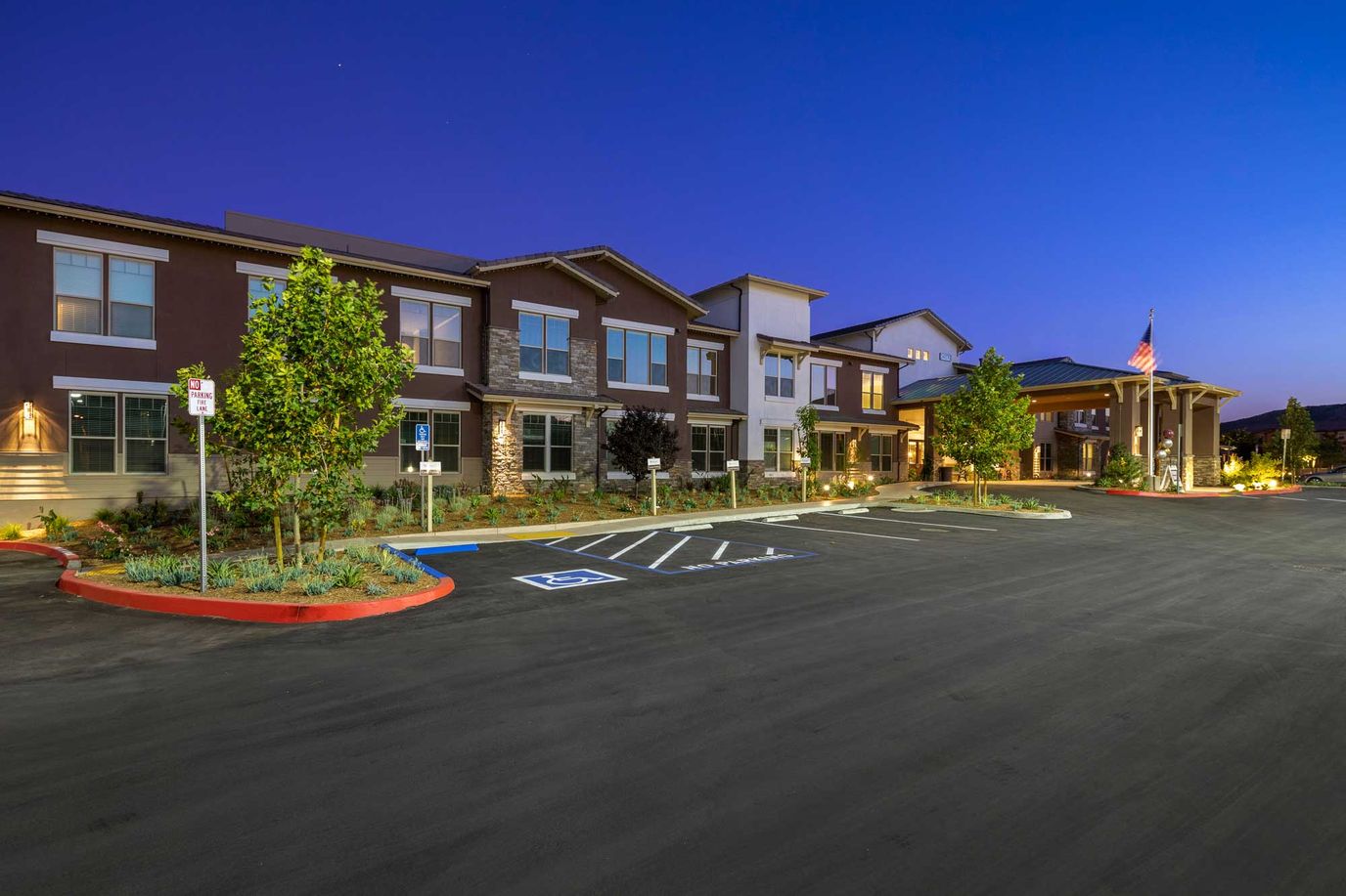 Front exterior view of Oakmont of Valencia at dusk