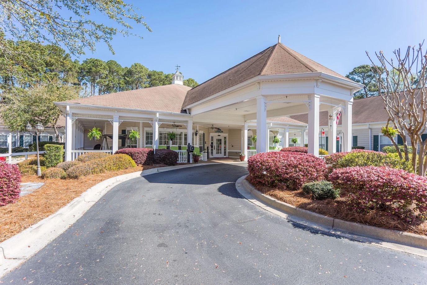 Building entrance of Oaks At Salem Road with landscaping