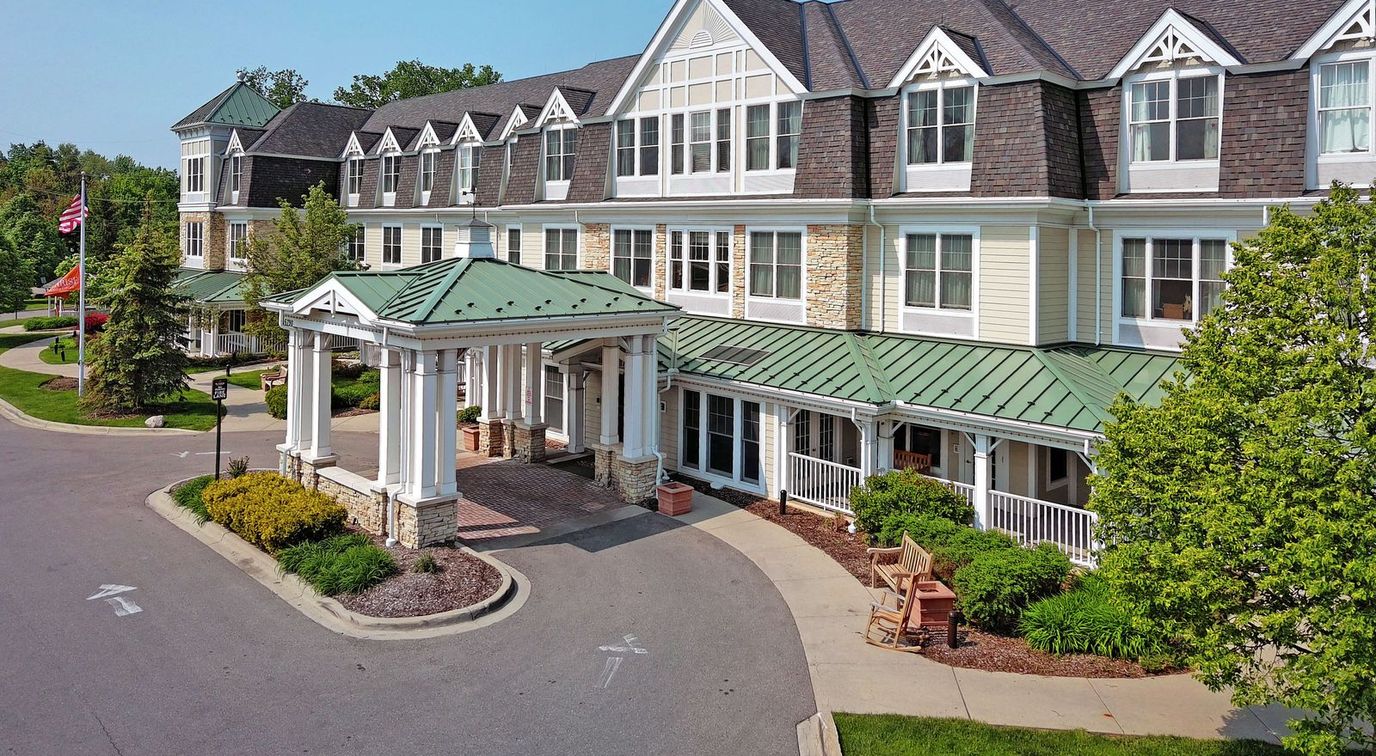 Exterior view of Sunrise of Bloomfield Hills entrance