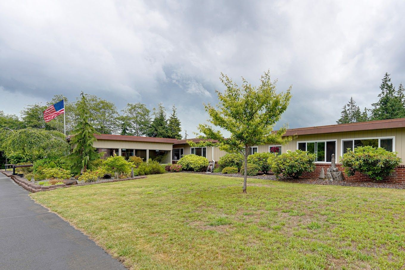 Exterior view of Willapa Harbor Care with landscaping