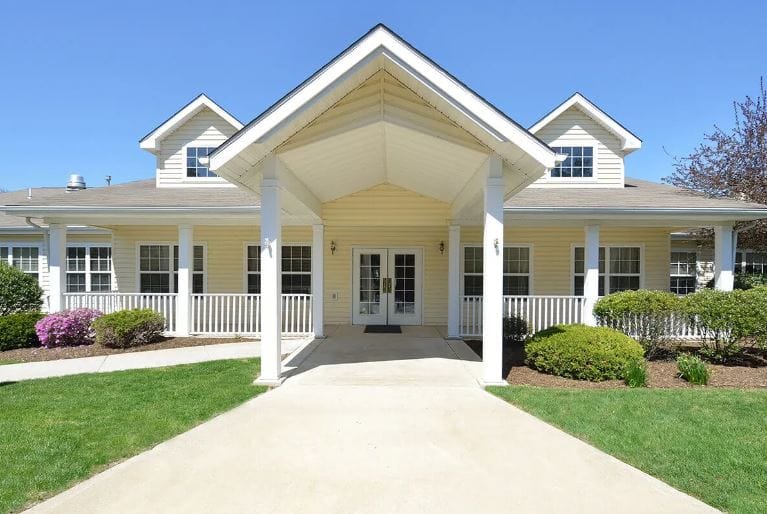Exterior view of The Addison of Lindsay Place's entrance