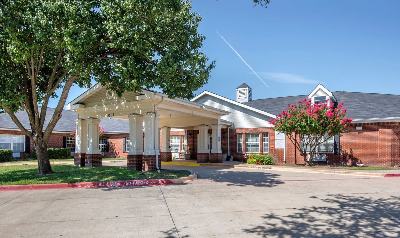 Front entrance of Brookdale Farmers Branch facility