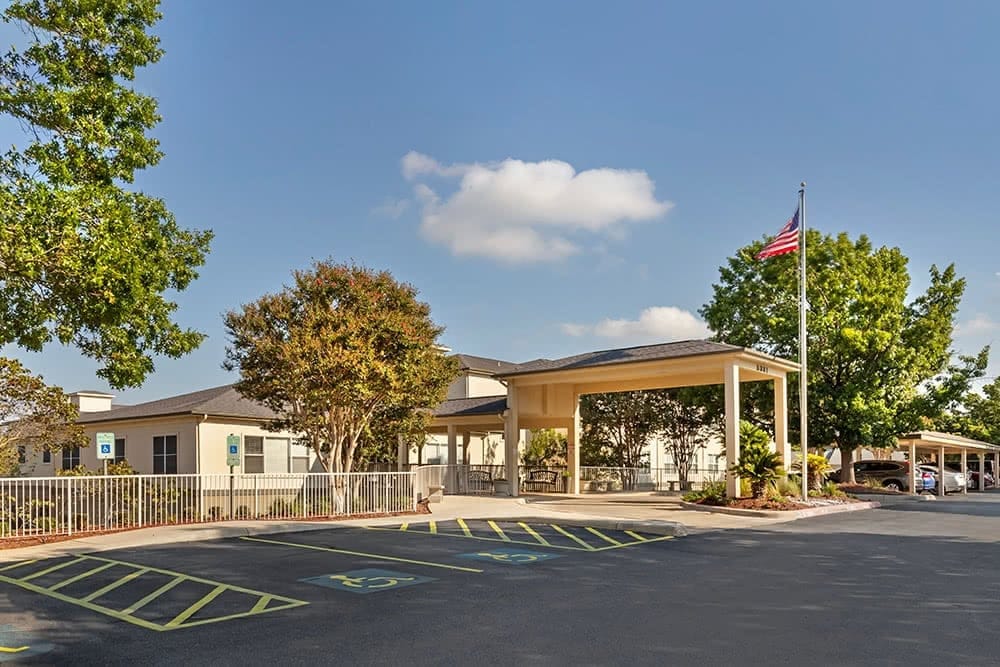 Exterior view of Brookdale Hamilton Wolfe with landscaping