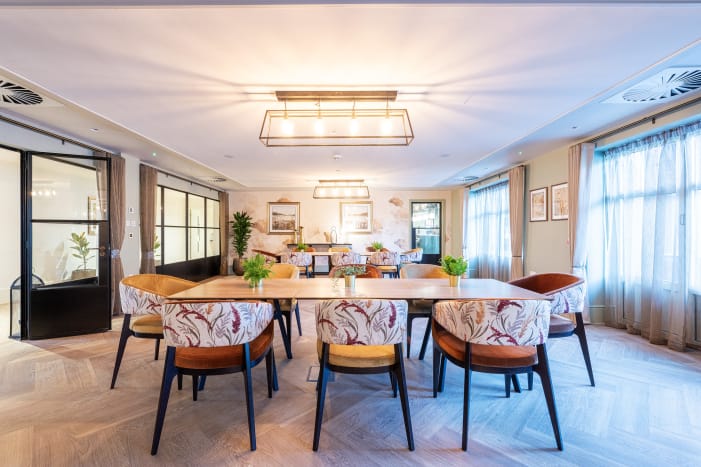 Bright and modern dining room with elegant seating