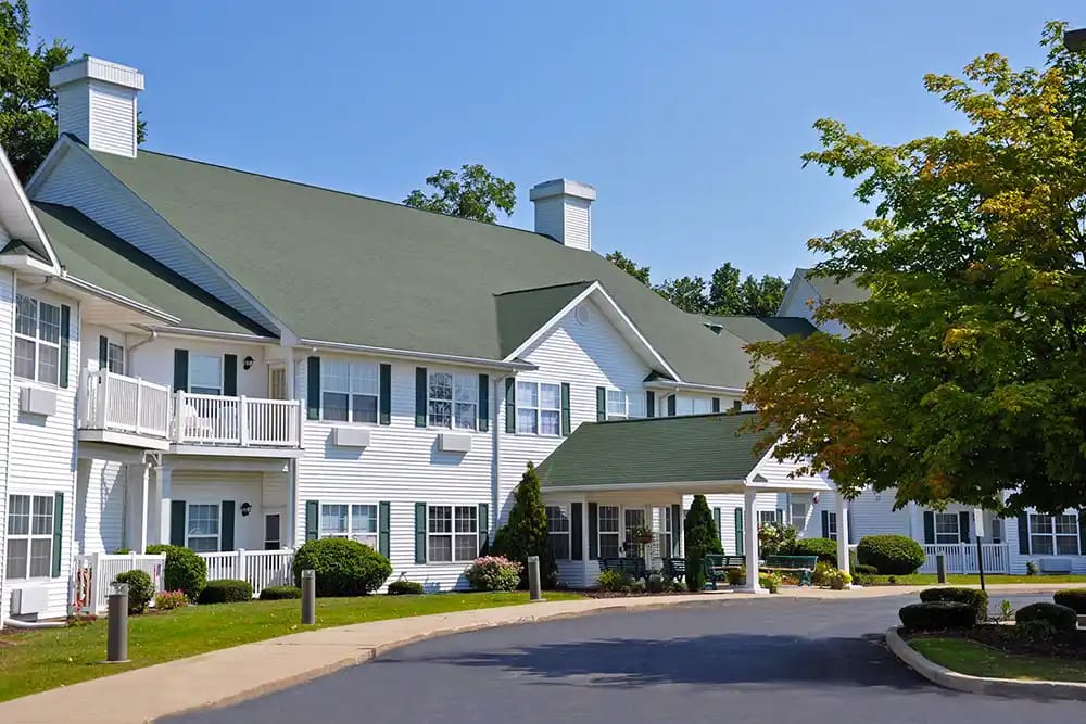 Exterior view of Oak Woods Manor building