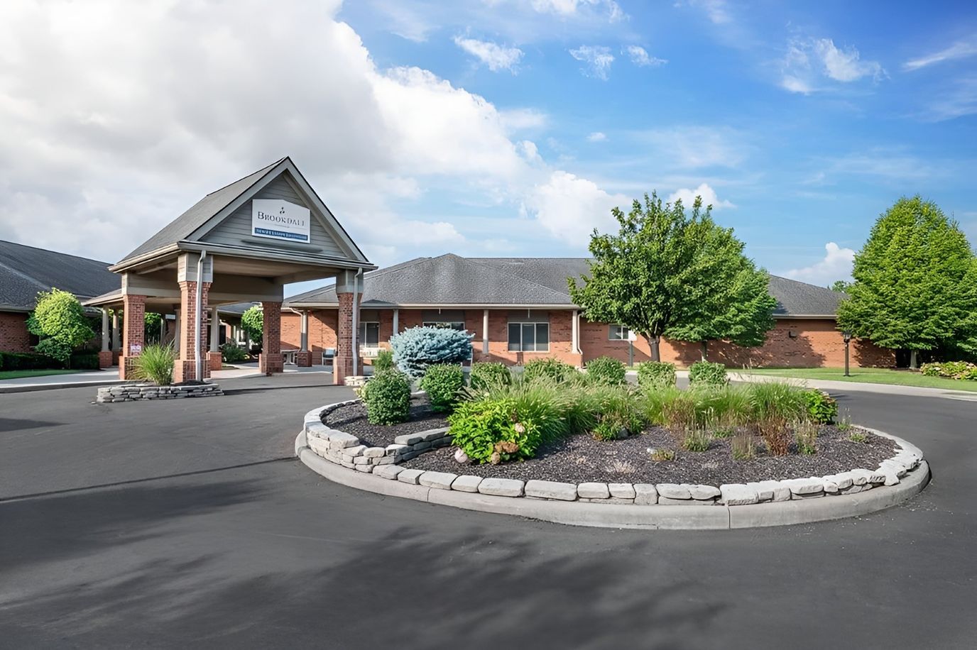 Exterior view of Brookdale Pinnacle entrance and landscaping