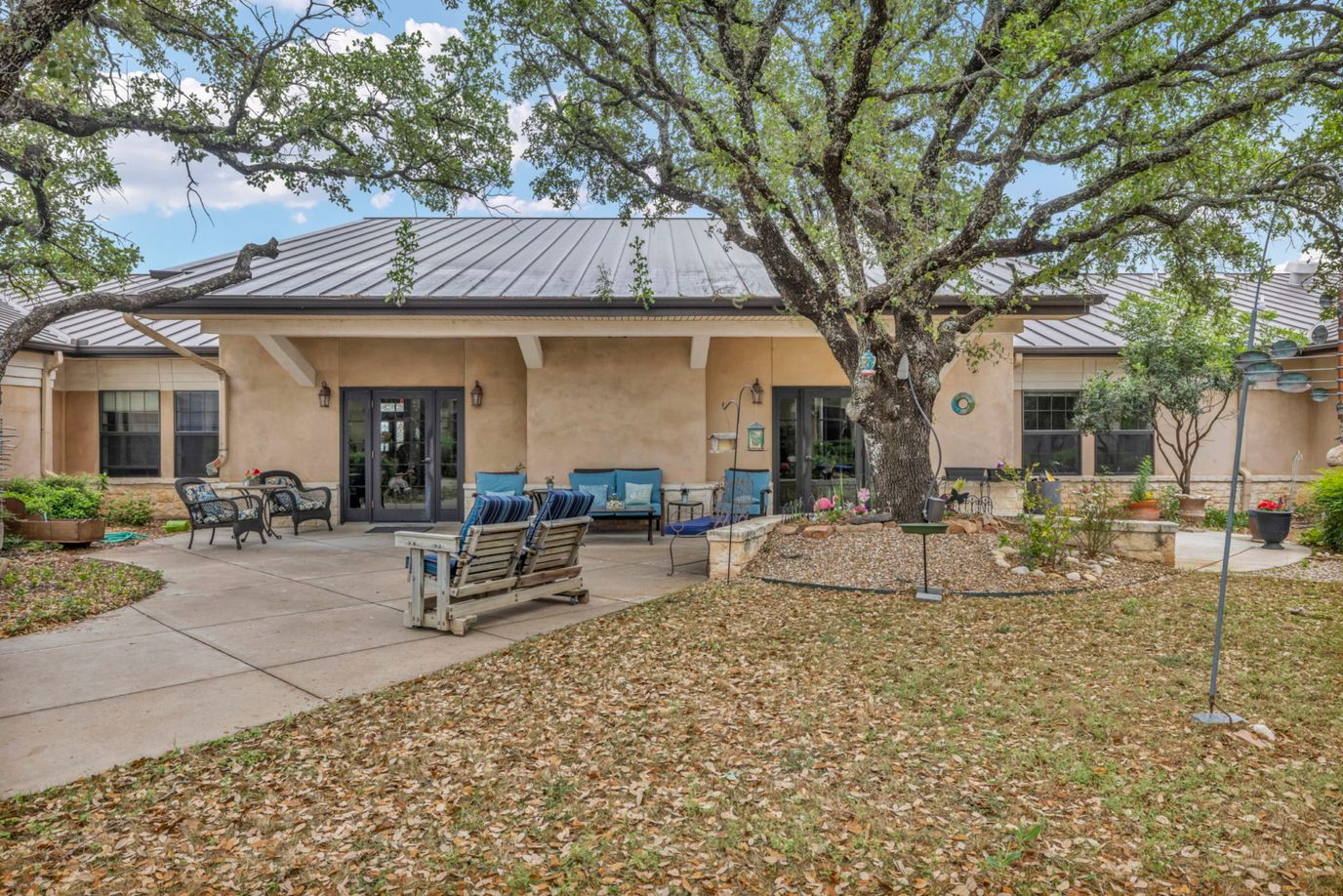Outdoor seating area with a large tree