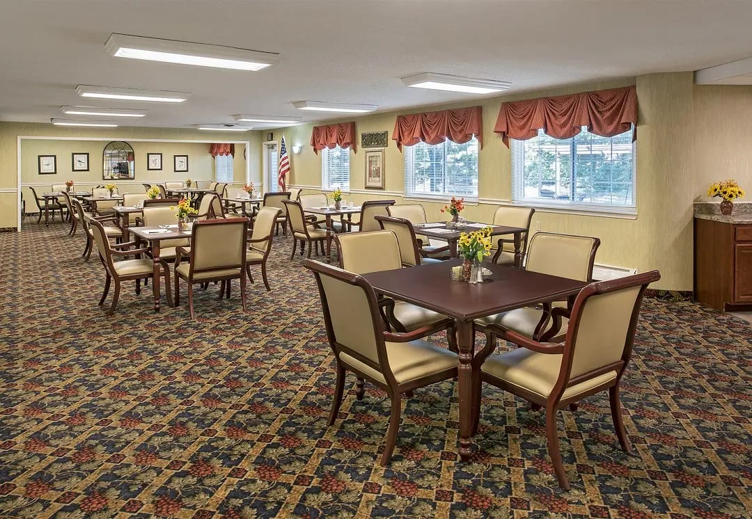 American House Westland Hunter, assisted living in Westland, MI — Dining area with tables and chairs in a senior facility