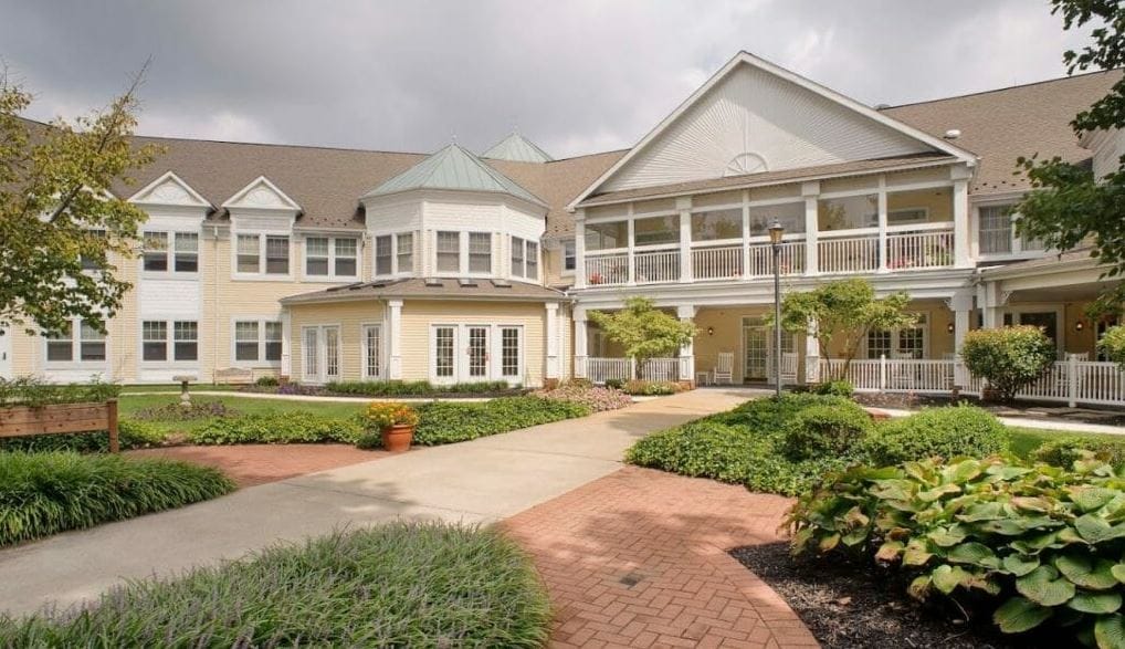 Exterior view of the Brightview Woodbury Lake facility