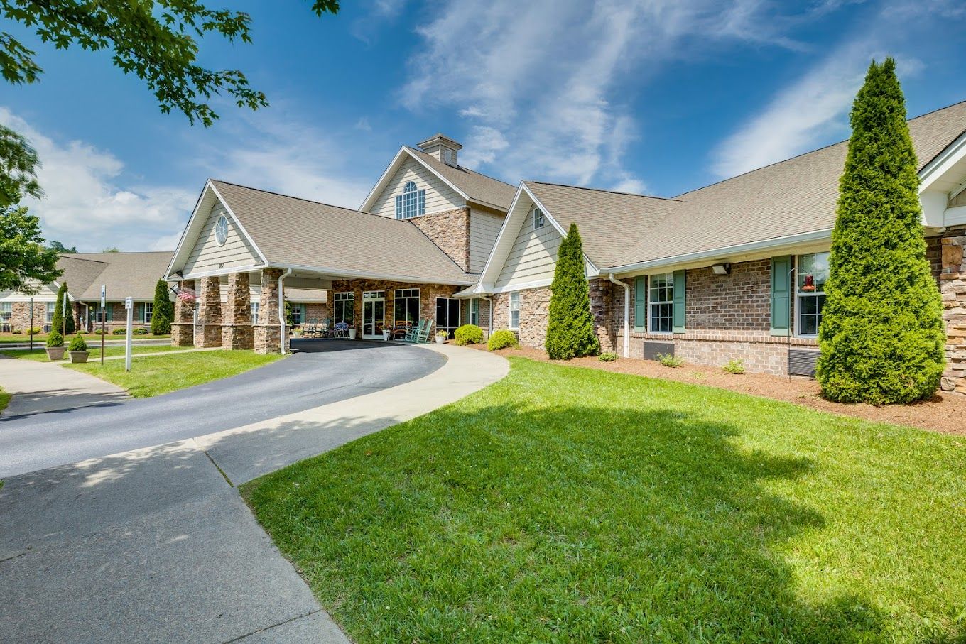 Exterior view of Deerfield Ridge assisted living facility