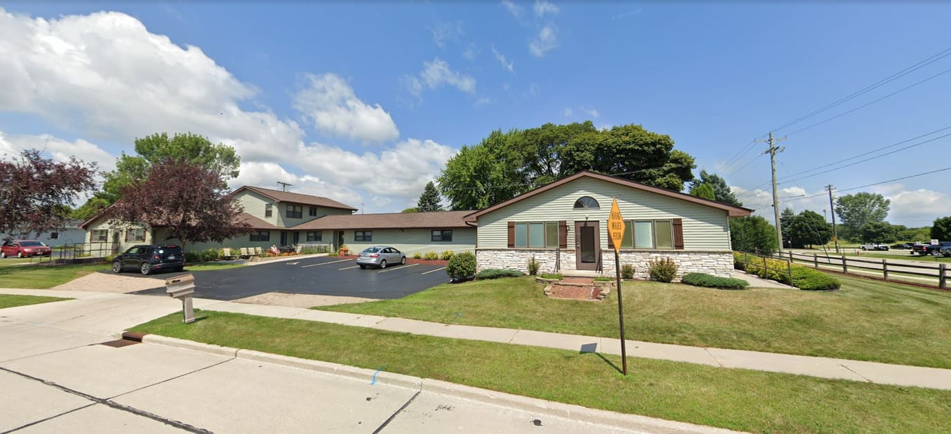 Exterior view of Fieldcrest Manor facility