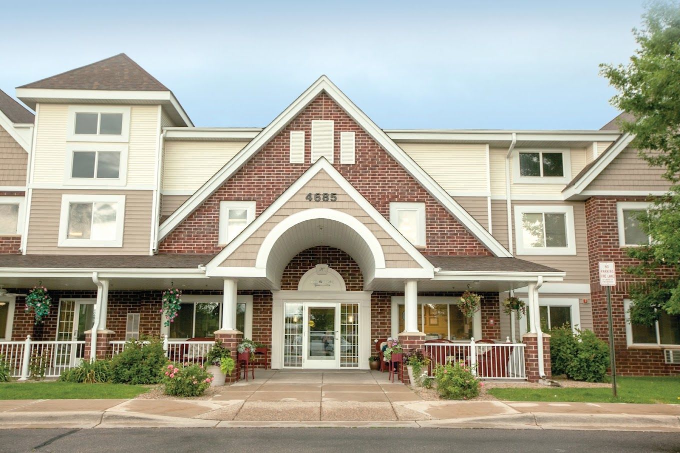 Exterior view of New Perspective Prior Lake building