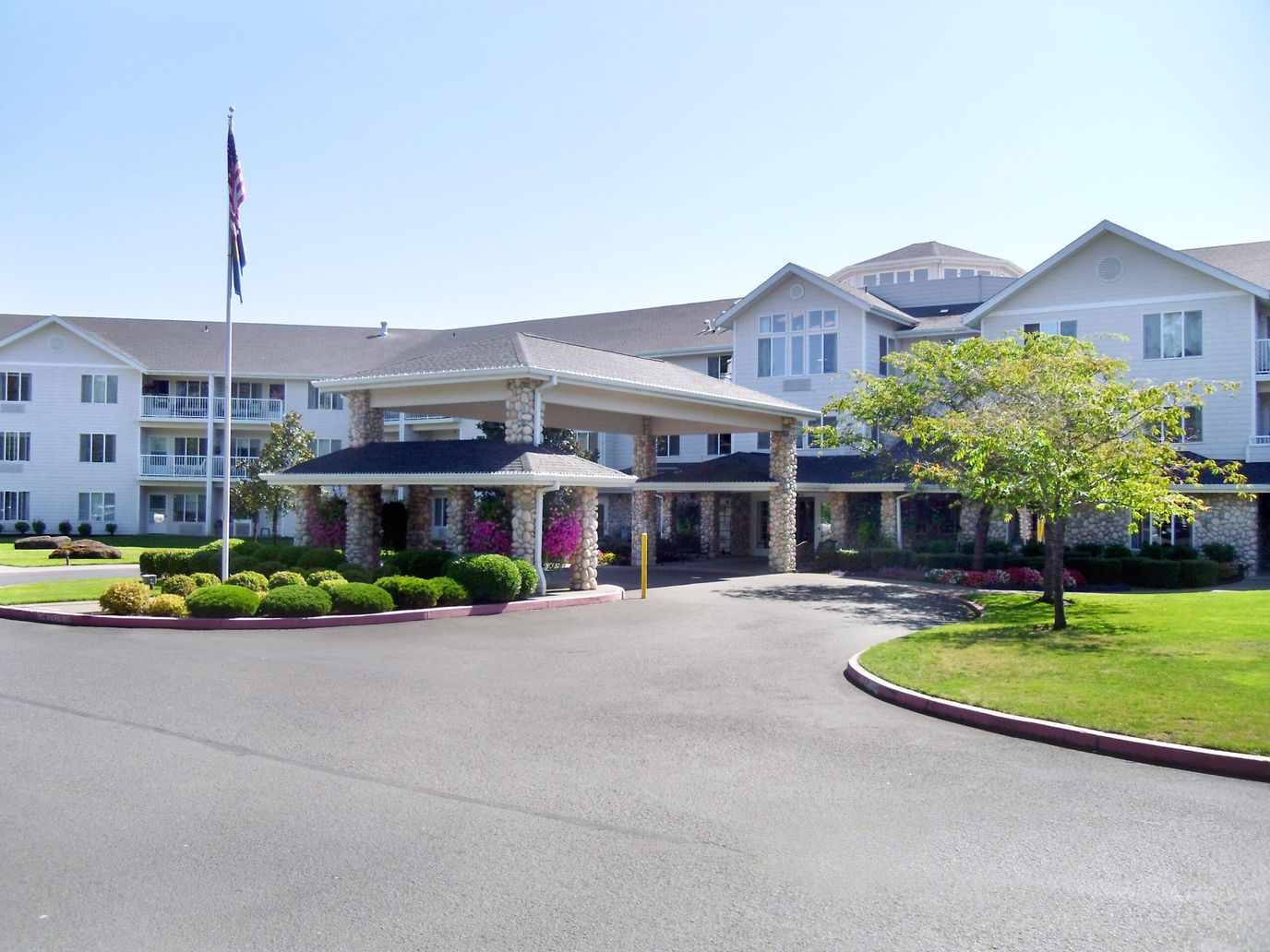Exterior view of Somerset Lodge Gracious Retirement Living