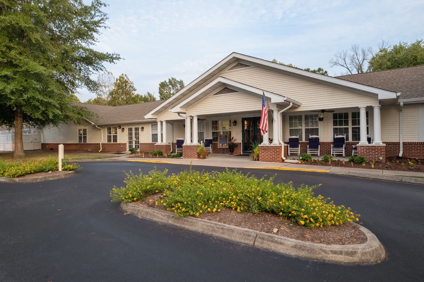 Exterior view of The Groves at Oak Ridge facility