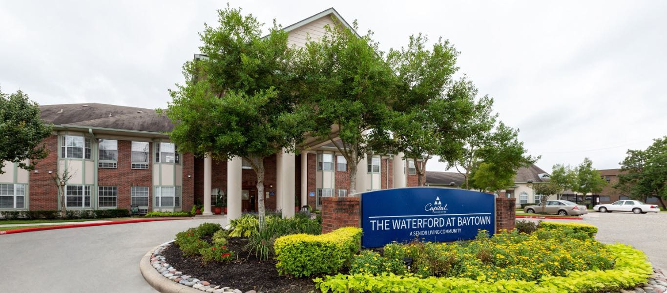 Exterior view of The Waterford at Baytown with landscaping