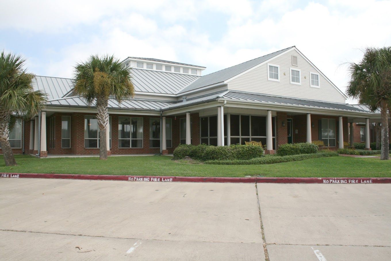 Exterior view of Villa South Assisted Living