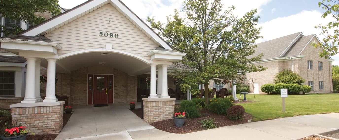 Front entrance of Brookdale Grand Blanc with landscaping