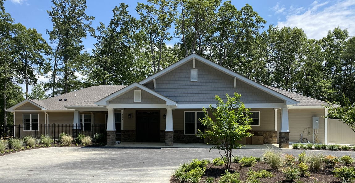 Exterior view of Evermore Senior Living of Lake Ridge
