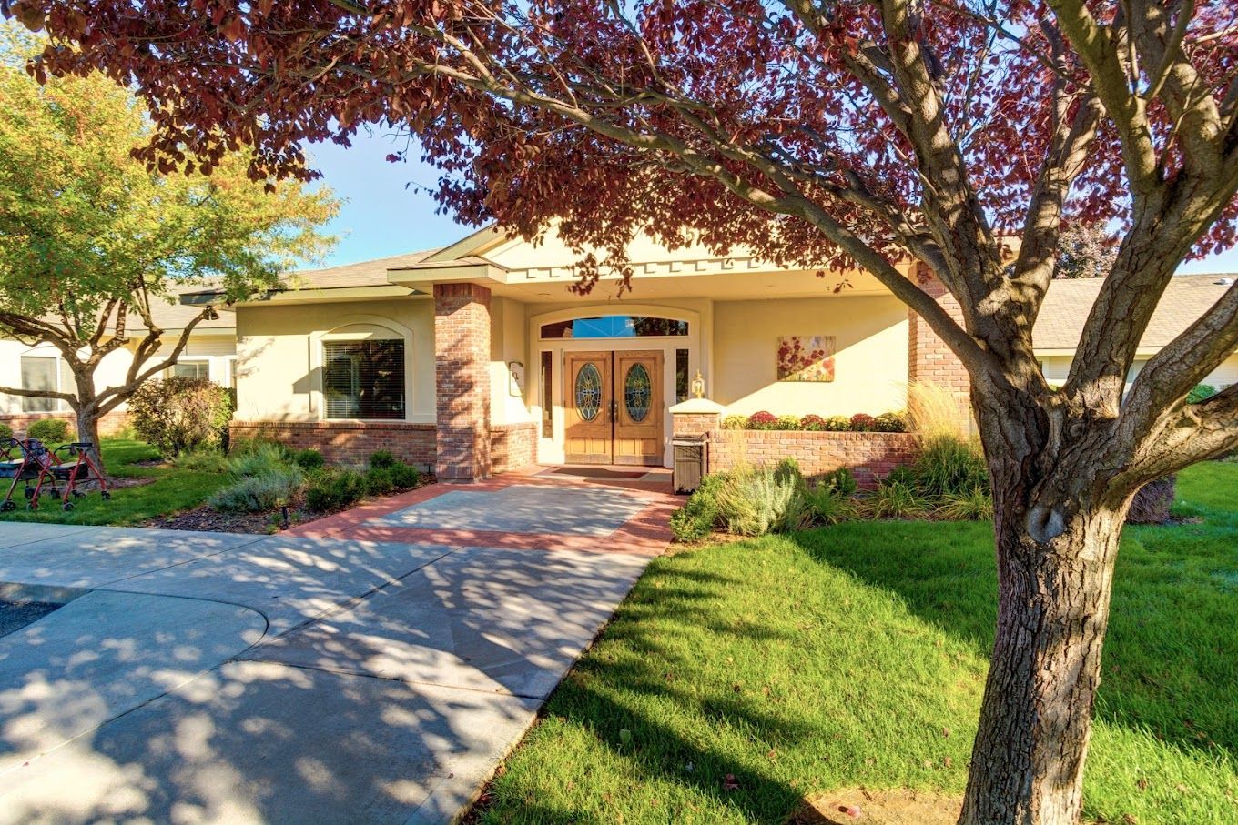Front entrance of Overland Court Senior Living facility